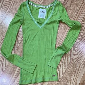 Hollister Women's Green Long Sleeve V-Neck Tee